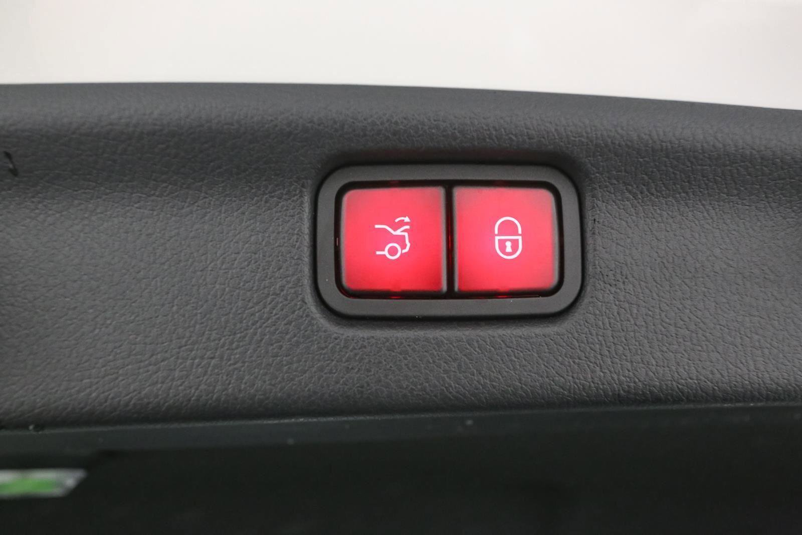 Used 2023 Mercedes-Benz C 300 4MATIC Sedan image 14