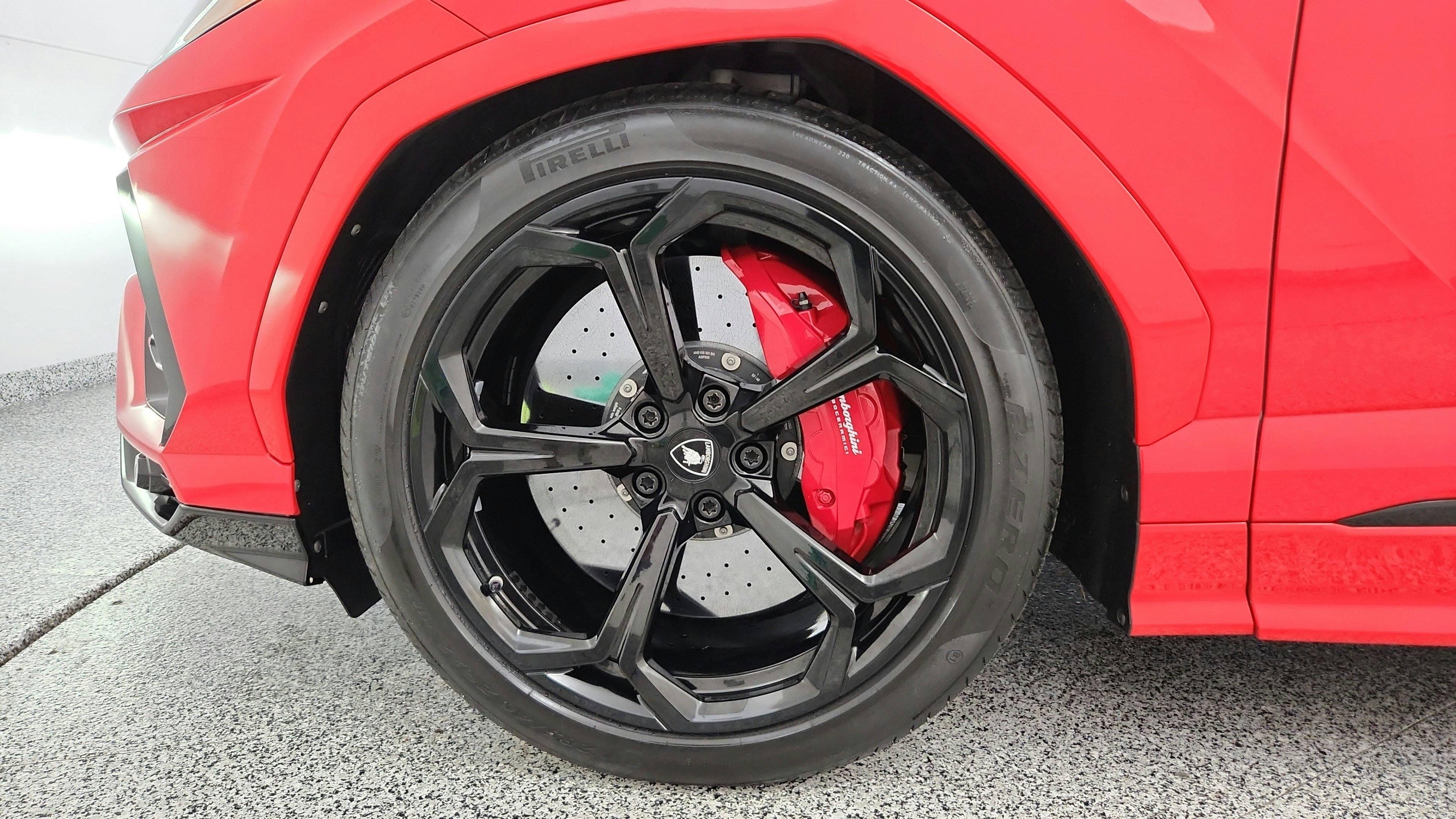 Used 2022 Lamborghini Urus AWD/4WD image 29