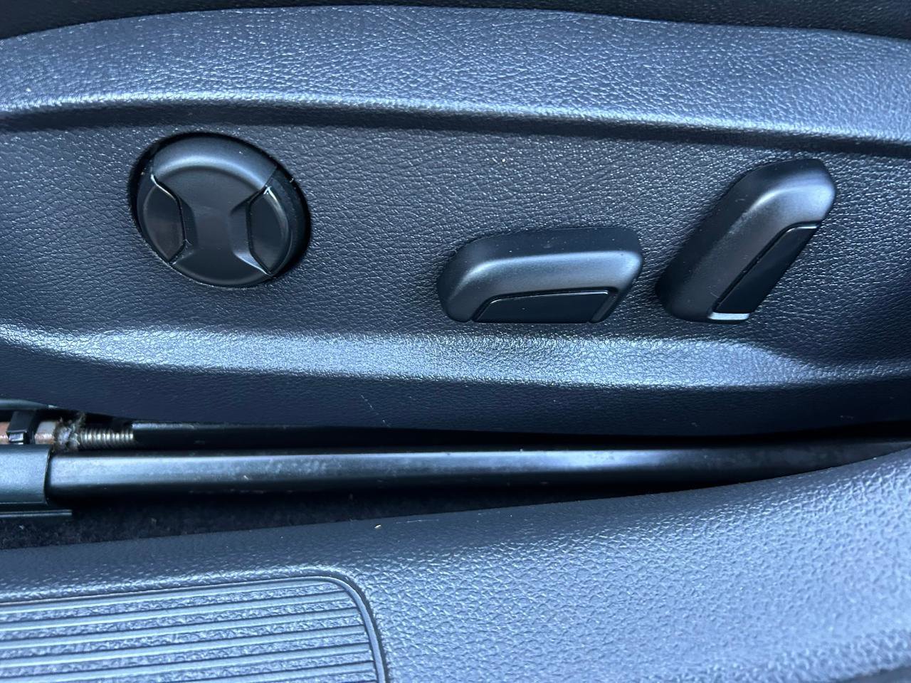 Used 2017 Volkswagen Golf SEL image 11