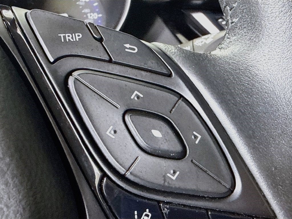 Used 2022 Toyota C-HR Limited FWD image 14