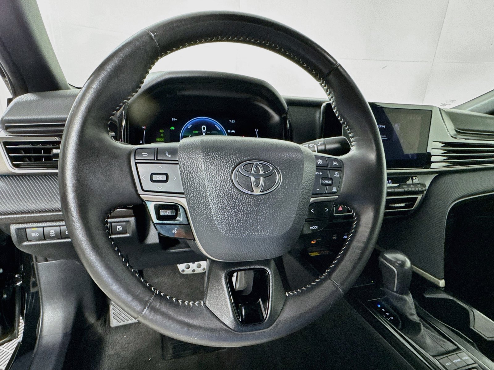 Used 2025 Toyota Camry SE FWD image 11