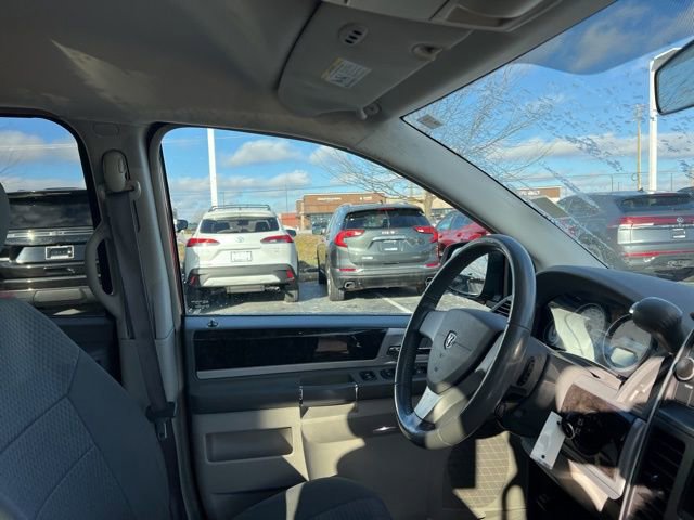 Used 2010 Dodge Grand Caravan SXT image 30