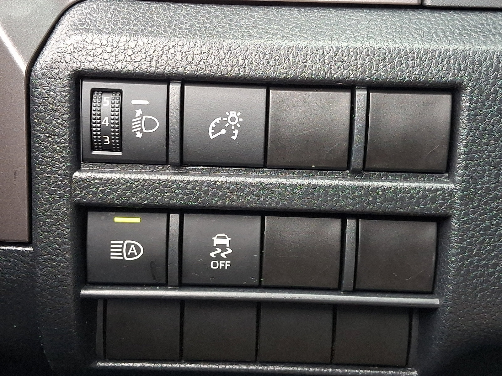 Used 2024 Toyota Tacoma SR5 AWD/4WD image 24