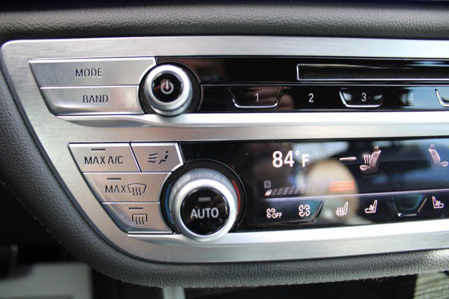 Used 2019 BMW 750i M SPORT DRIVER ASSIST+ w/ M Sport Package image 34