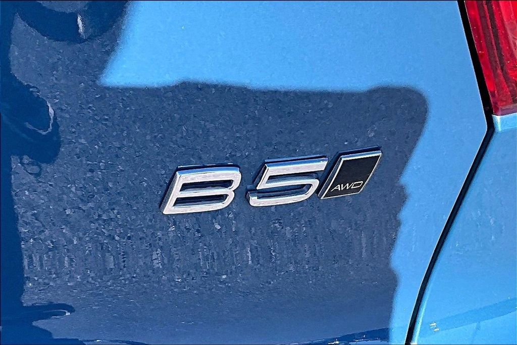 Used 2025 Volvo XC40 B5 Core AWD/4WD image 31
