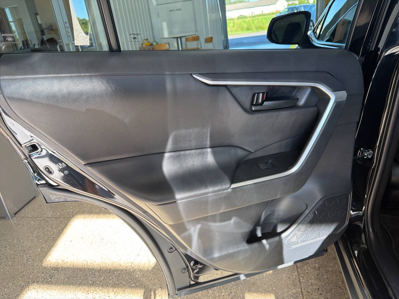 Used 2022 Toyota RAV4 LE AWD/4WD image 20