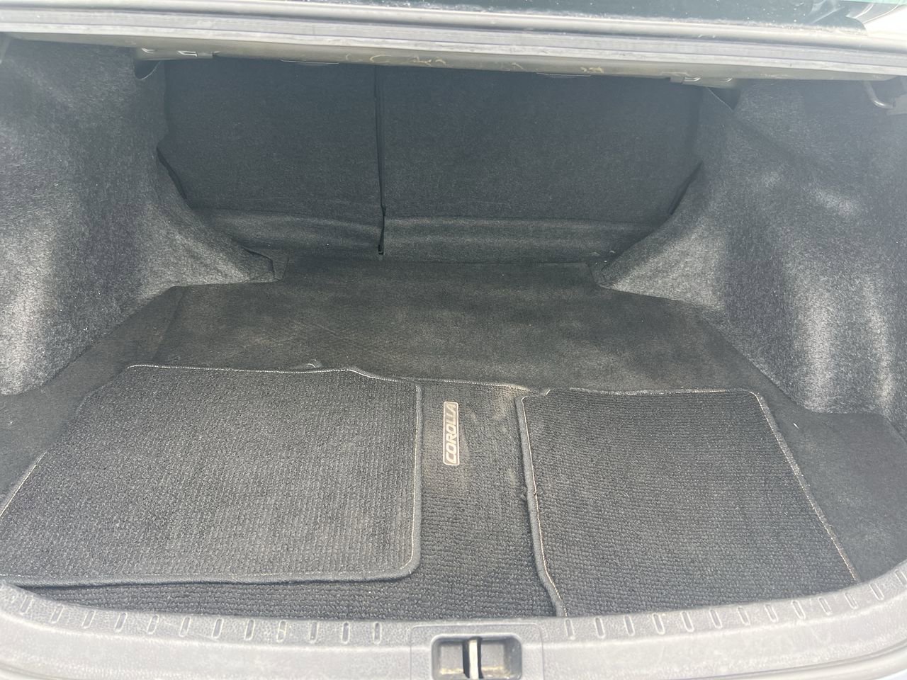 Used 2017 Toyota Corolla LE FWD image 33