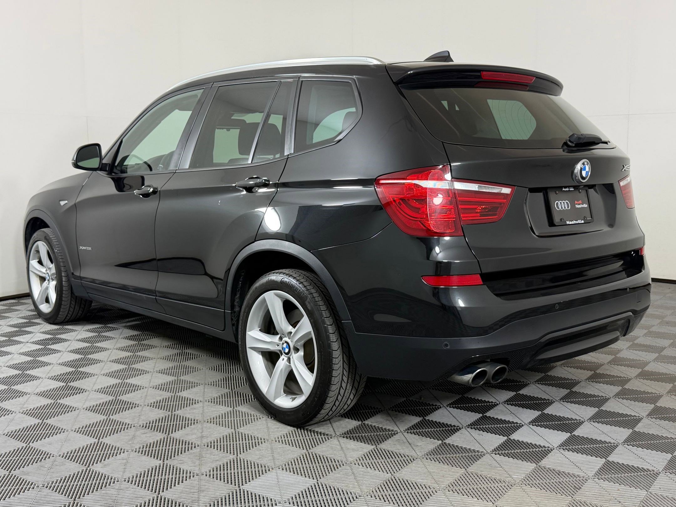 Used 2017 BMW X3 xDrive28i image 3