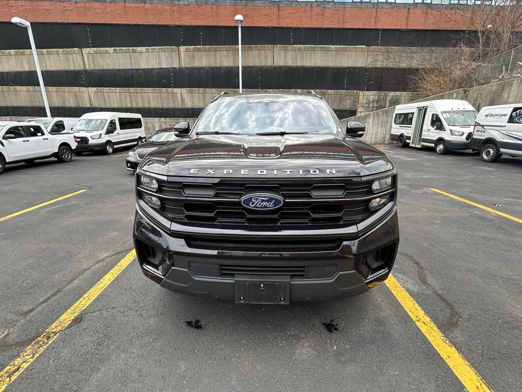 Used 2025 Ford Expedition Active image 2