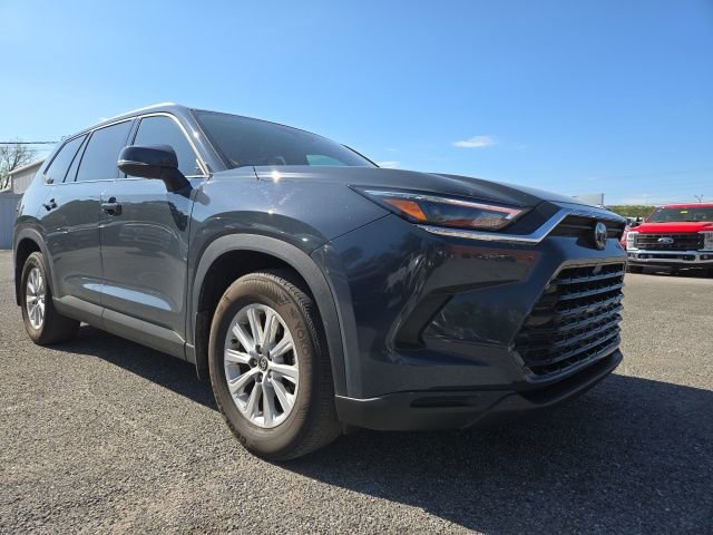Used 2024 Toyota Grand Highlander XLE FWD image 2