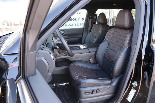 Certified 2025 Nissan Armada Platinum AWD/4WD image 11