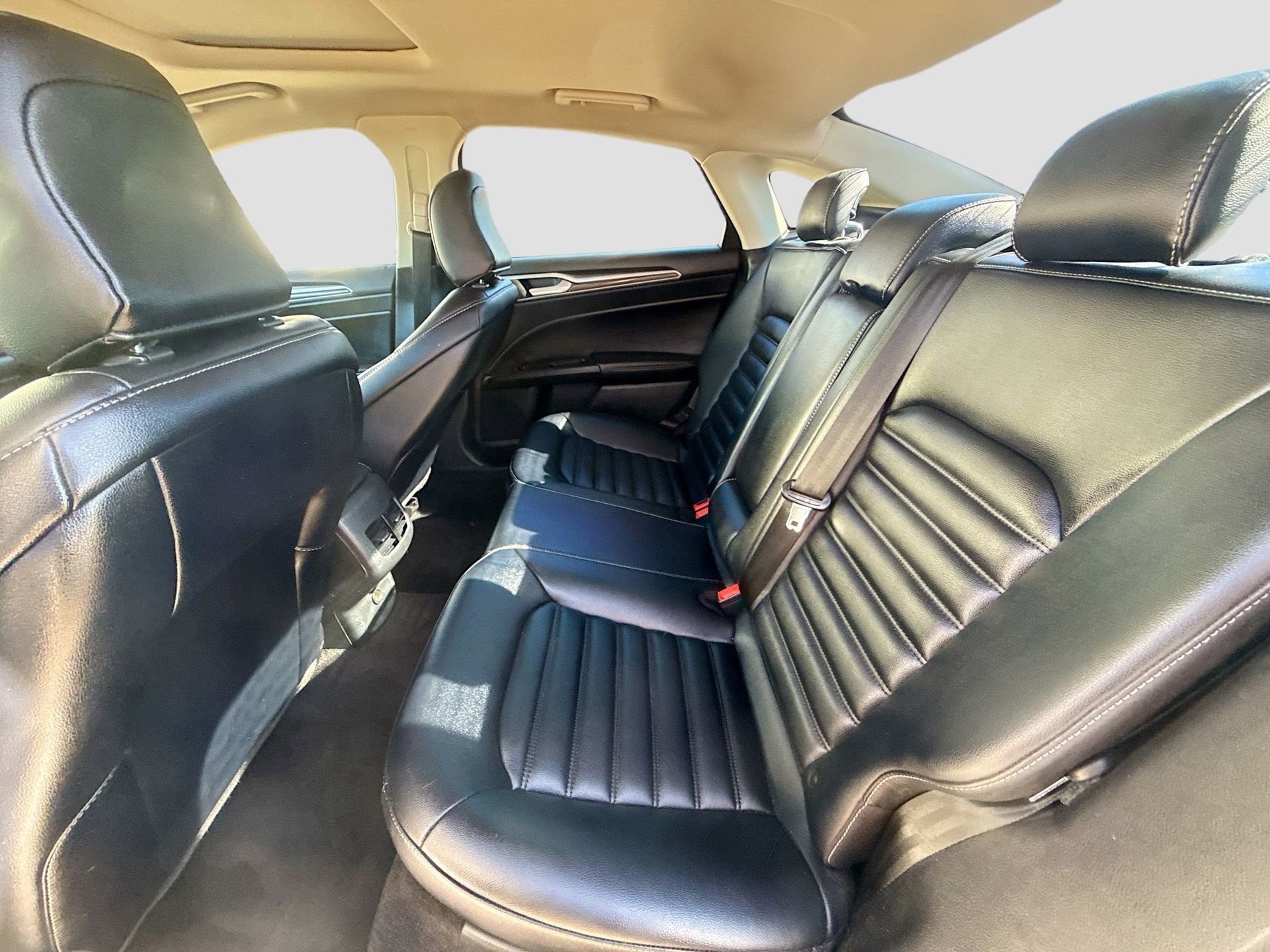 Used 2020 Ford Fusion SEL image 27