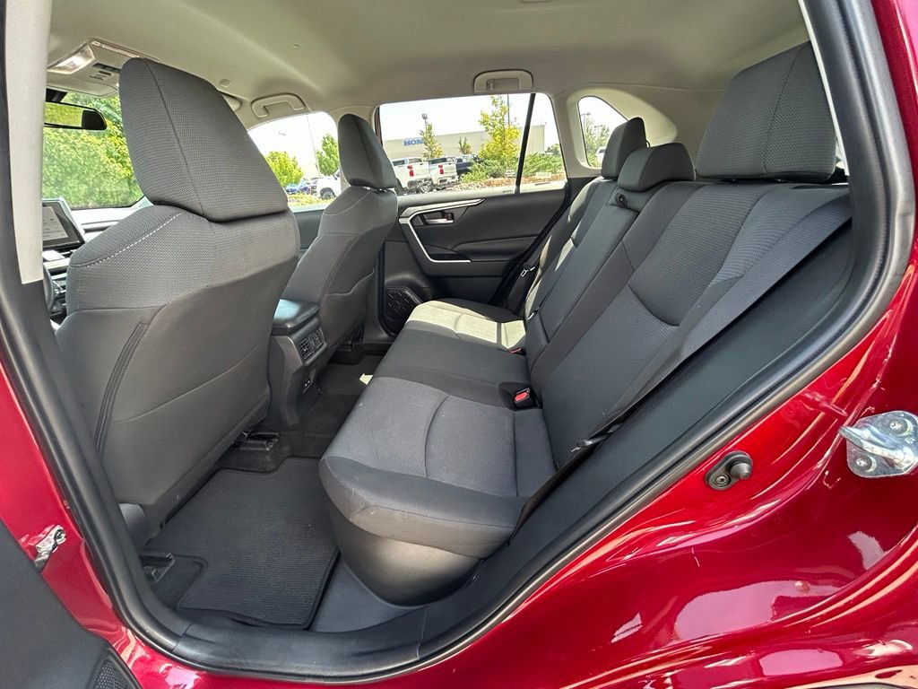Used 2025 Toyota RAV4 XLE AWD/4WD image 24