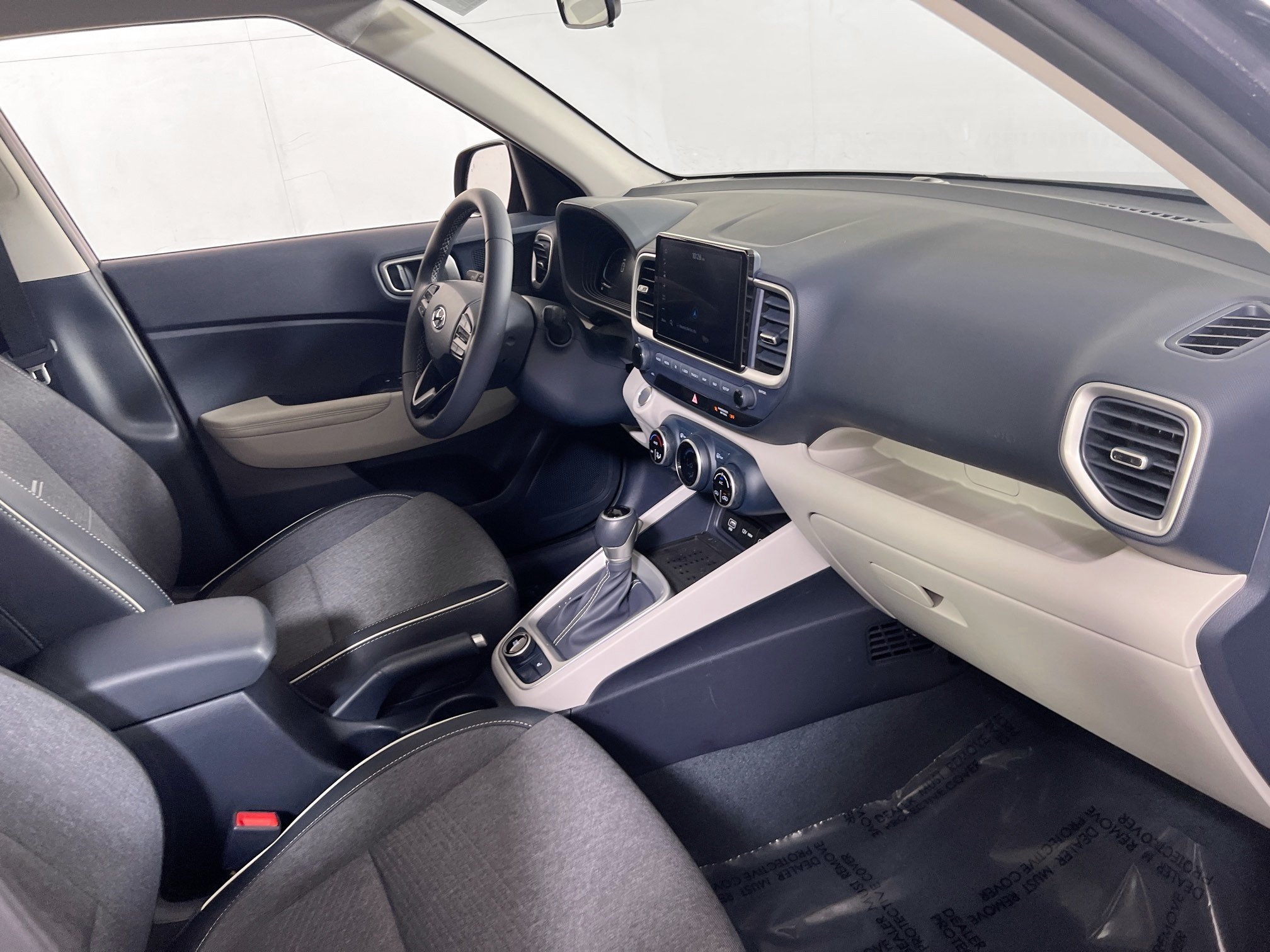 Used 2023 Hyundai Venue Limited FWD image 28