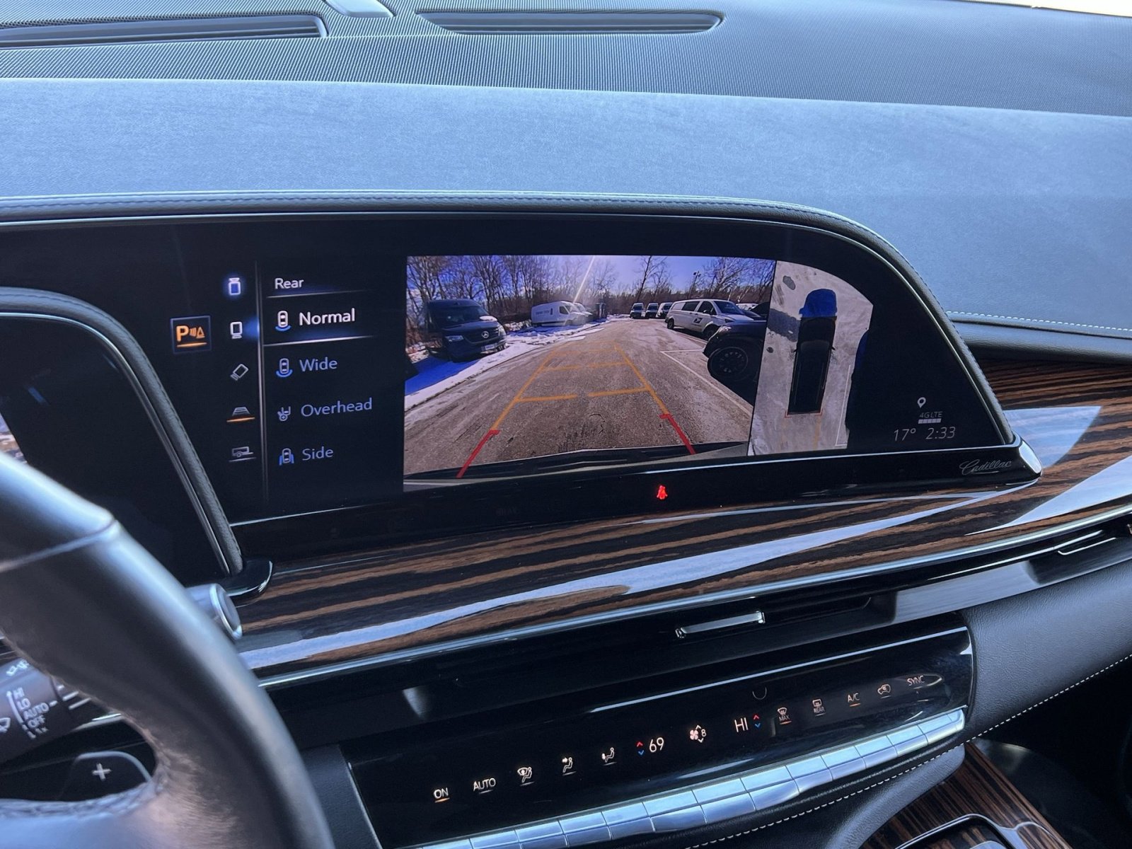 Used 2023 Cadillac Escalade ESV Premium Luxury image 17