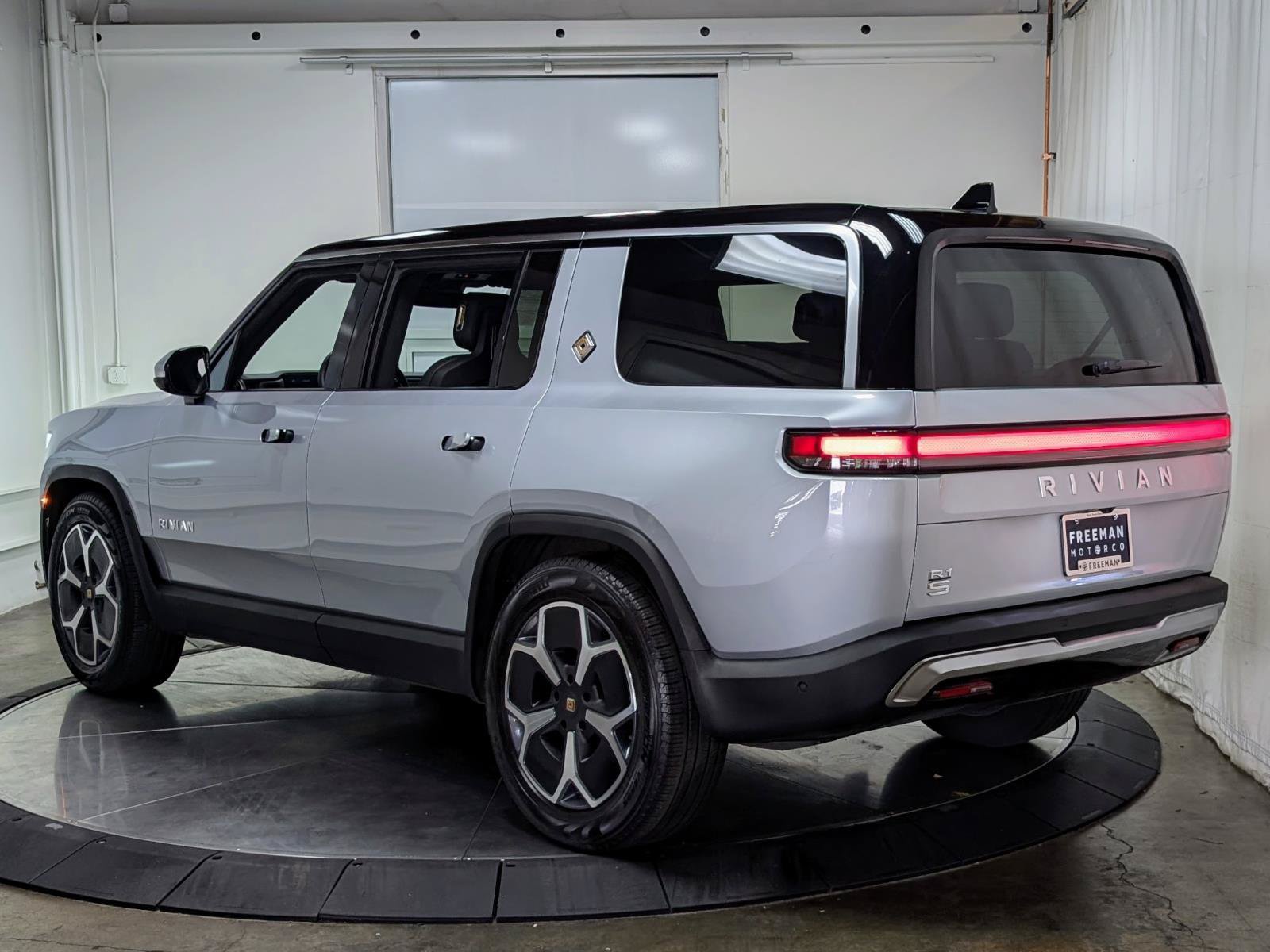 Used 2024 Rivian R1S Adventure AWD/4WD image 7
