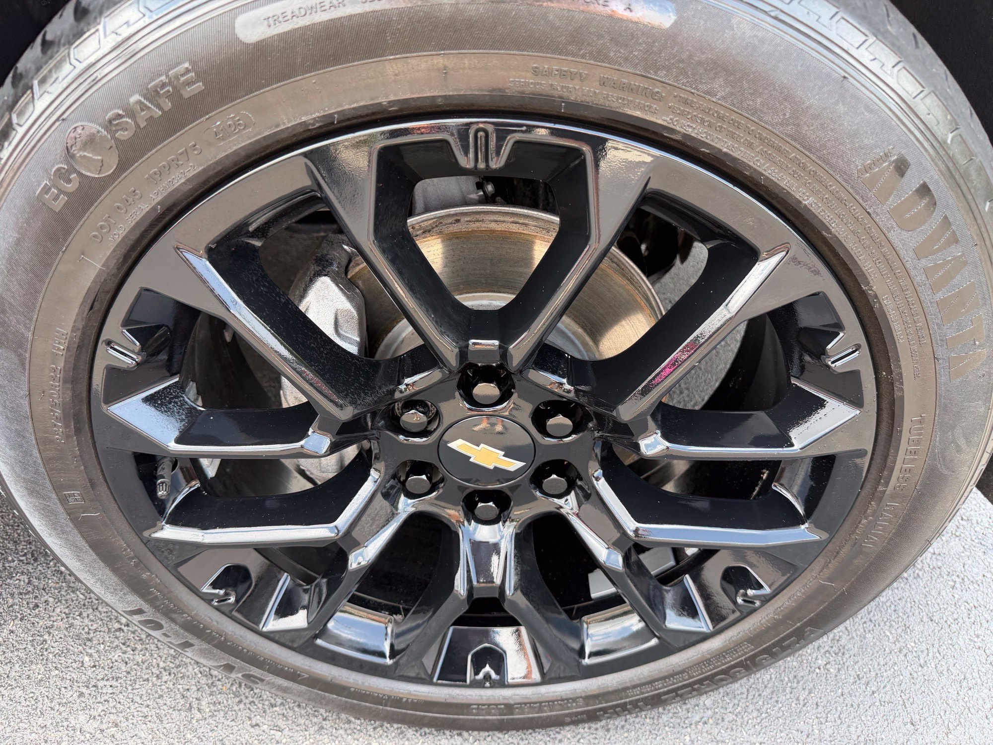 Used 2024 Chevrolet Suburban LT AWD/4WD image 8