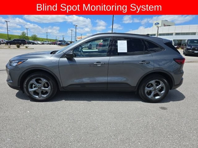 Used 2025 Ford Escape ST-Line AWD/4WD image 2