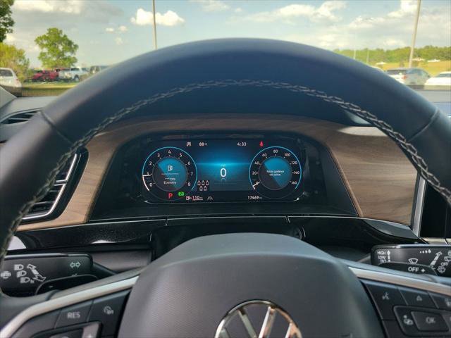 Used 2024 Volkswagen Atlas SE AWD/4WD image 21