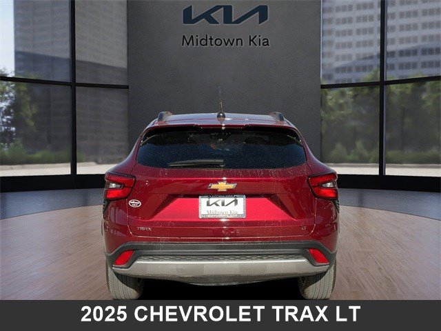 Used 2025 Chevrolet Trax LT w/ LT Convenience Package image 4