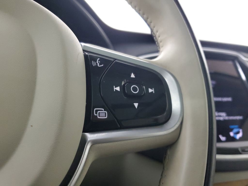 Used 2022 Volvo XC90 T5 Momentum w/ Climate Package FWD image 29