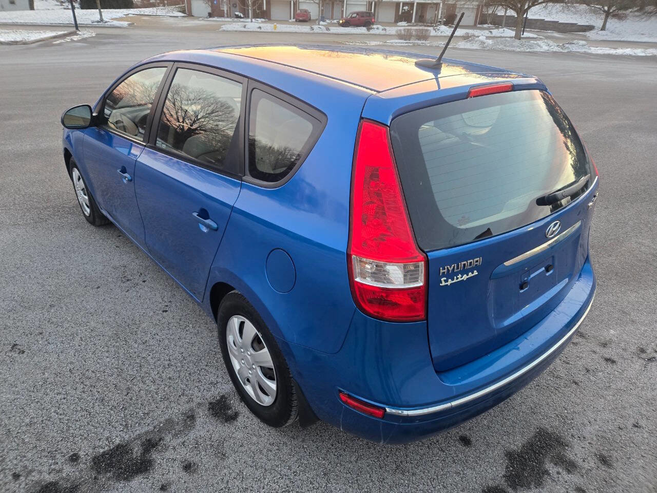 Used 2010 Hyundai Elantra GLS image 5