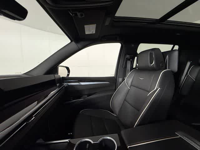 Used 2026 Cadillac Escalade Luxury AWD/4WD image 19