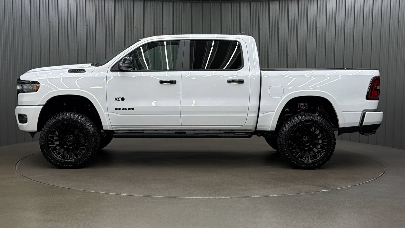 Used 2025 RAM 1500 Big Horn AWD/4WD image 2