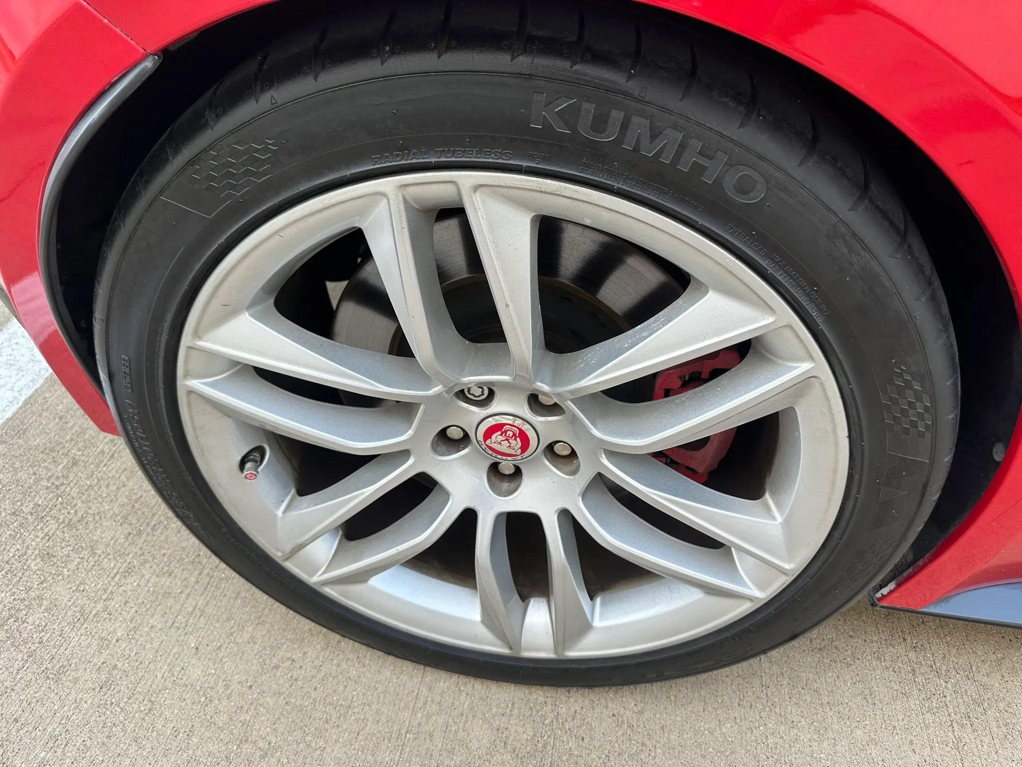 Used 2015 Jaguar F-TYPE R RWD image 9