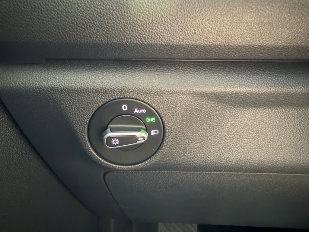 Used 2024 Volkswagen Jetta SE w/ Panoramic Sunroof Package image 27