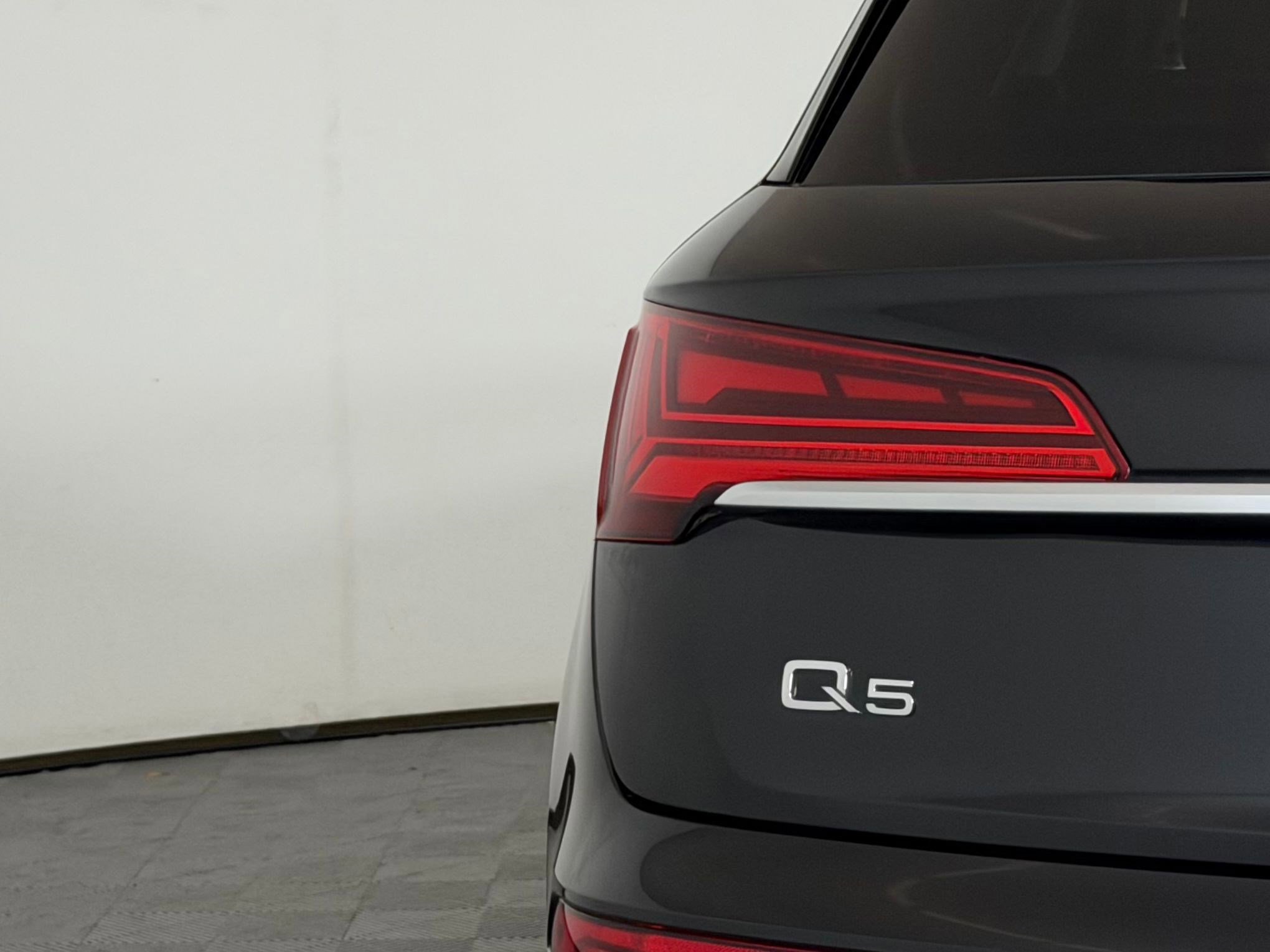 Used 2023 Audi Q5 2.0T Premium Plus w/ Premium Plus Package image 13