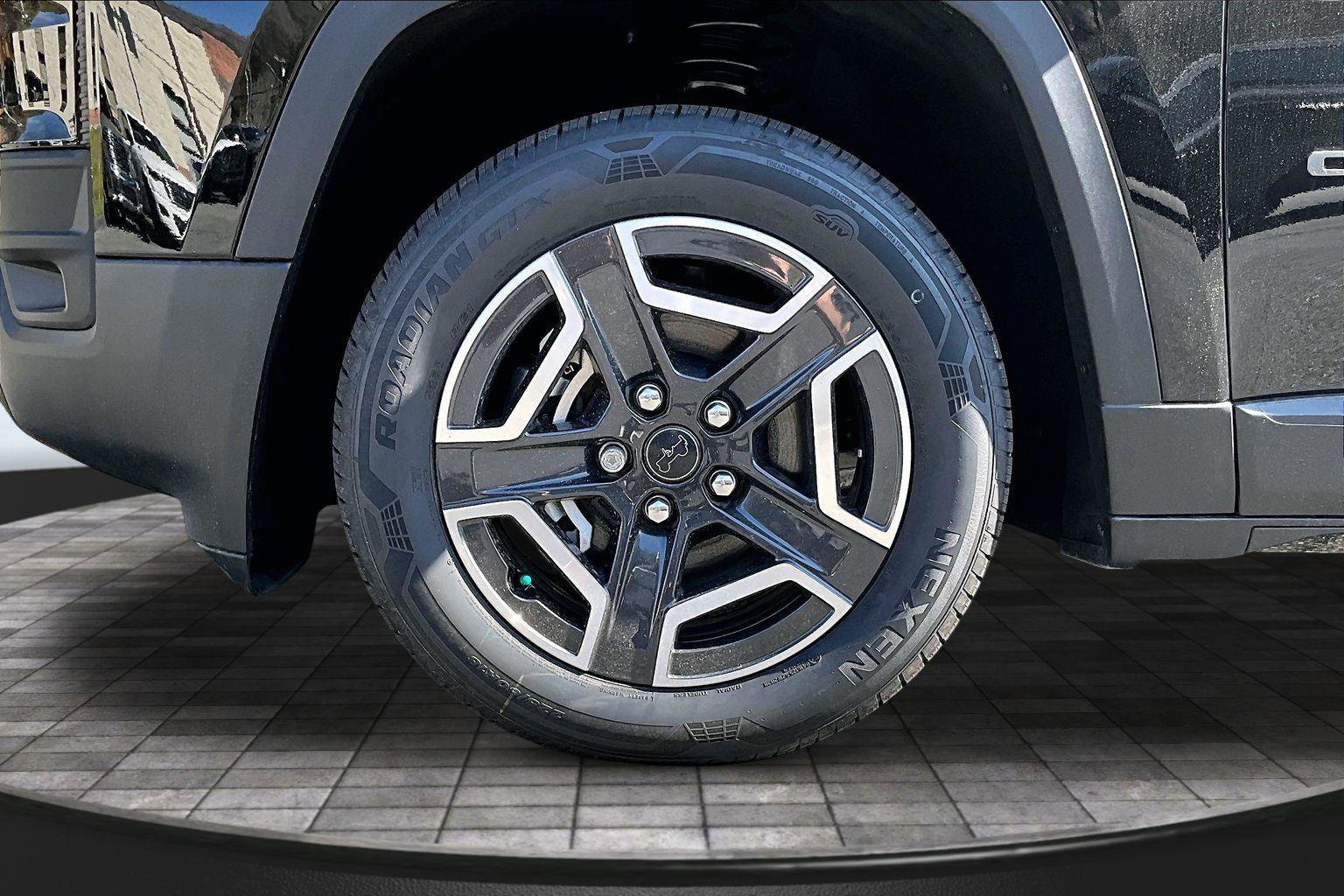 New 2026 Jeep Cherokee Limited image 12