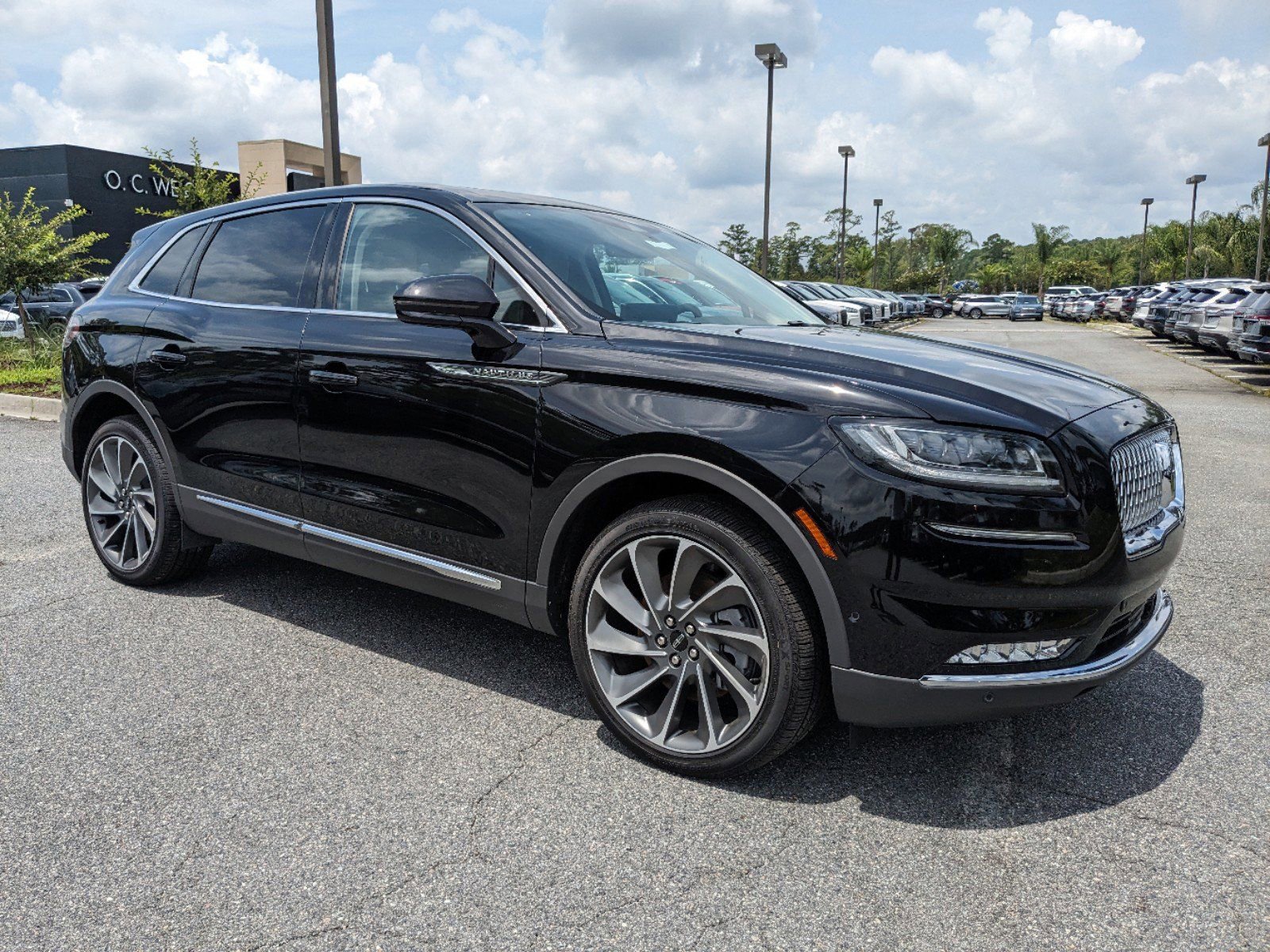 Certified 2023 Lincoln Nautilus Reserve w/ Equipment Group 202A image 3