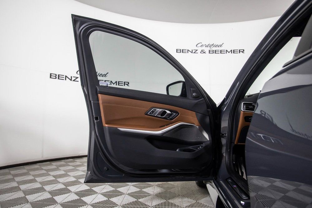 Used 2023 BMW M3 w/ M Carbon Exterior Package image 18