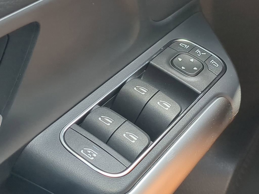 New 2025 Mercedes-Benz GLA 250 image 10