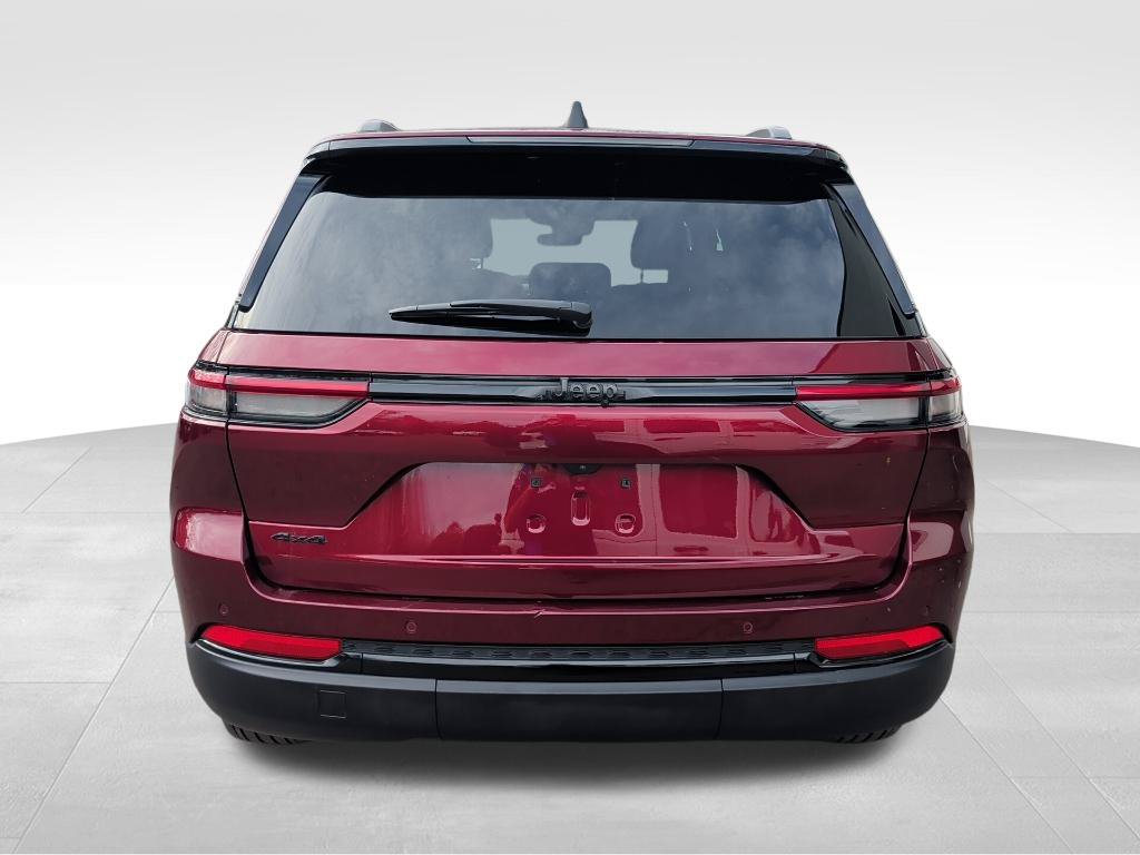 Certified 2025 Jeep Grand Cherokee Altitude AWD/4WD image 4