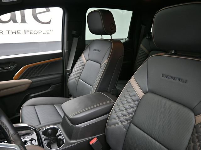 Used 2024 GMC Canyon Denali image 16