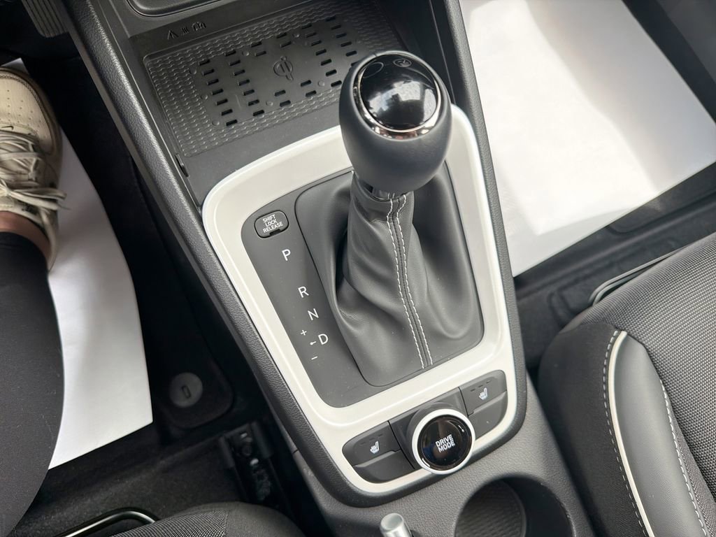Certified 2026 Hyundai Venue SEL FWD image 25