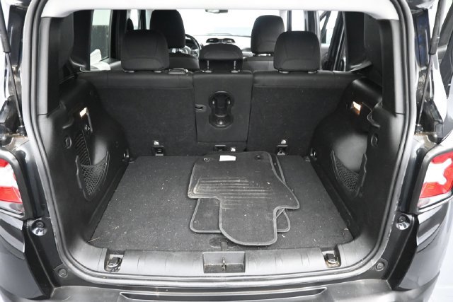 Used 2016 Jeep Renegade Latitude AWD/4WD image 6
