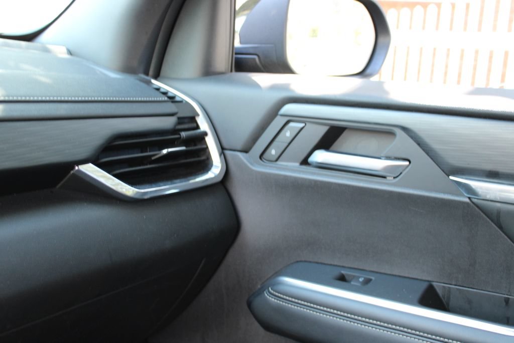 Used 2025 GMC Acadia Elevation FWD image 18
