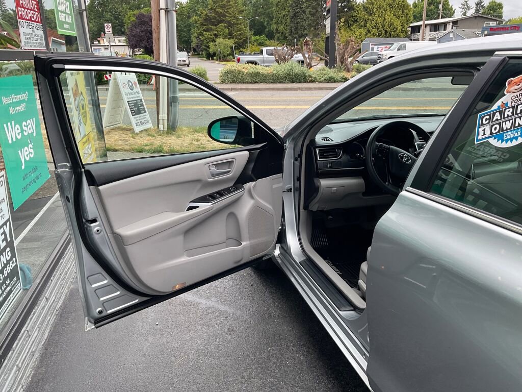 Used 2017 Toyota Camry LE image 11