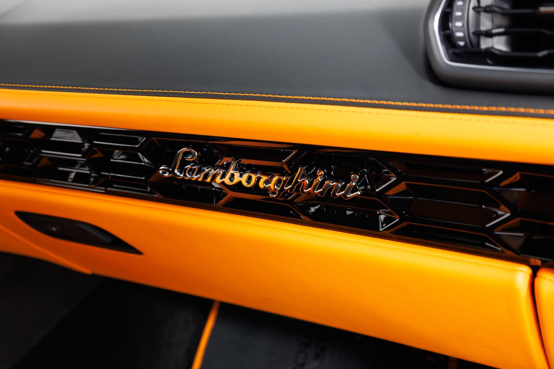 Used 2023 Lamborghini Huracan Tecnica RWD image 40