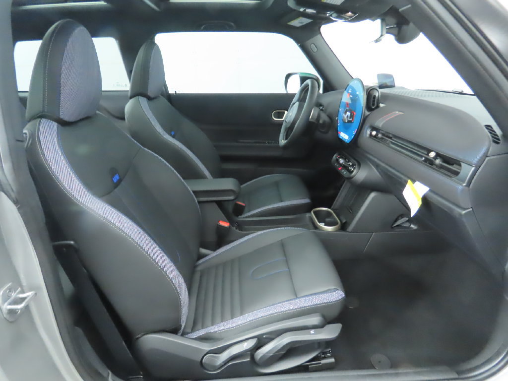 Used 2026 MINI Cooper 2-Door Hardtop FWD image 23
