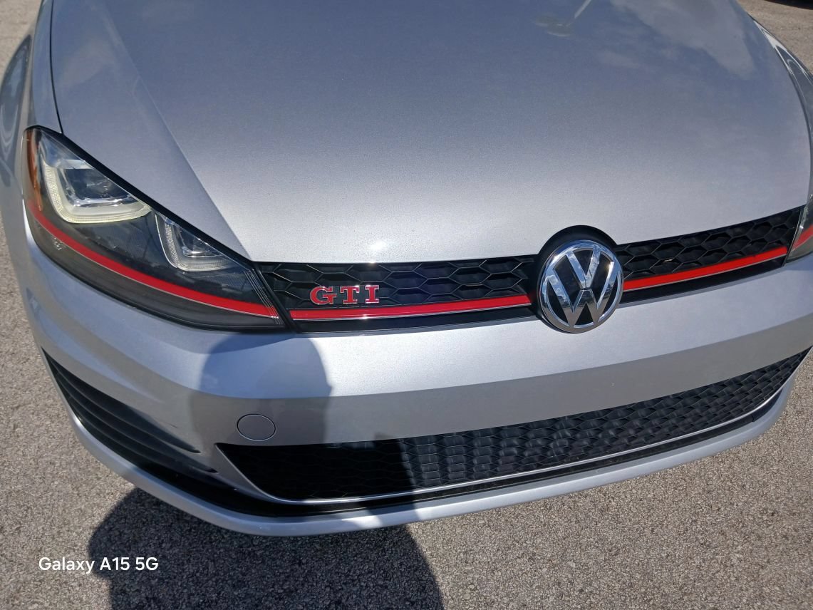 Used 2017 Volkswagen GTI SE FWD image 23