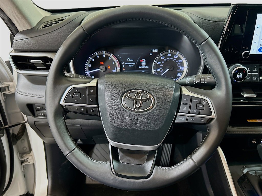 Used 2023 Toyota Highlander XLE image 9