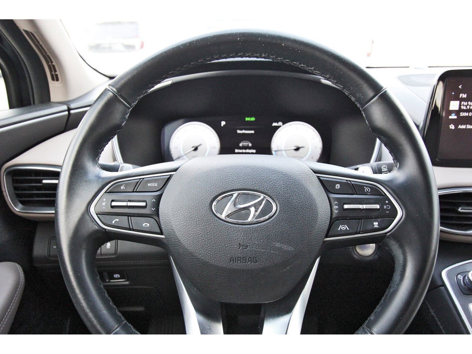 Used 2023 Hyundai Santa Fe SEL w/ Premium Package image 15