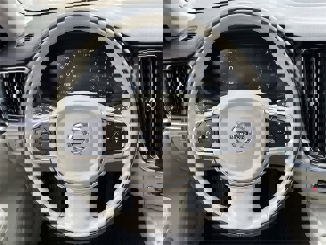 Used 2020 Volvo S60 T5 Momentum image 12