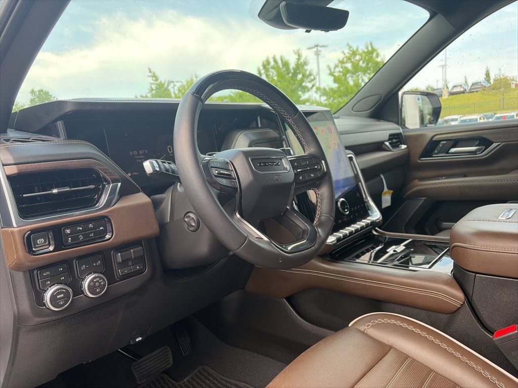Used 2026 GMC Yukon Denali Ultimate AWD/4WD image 13