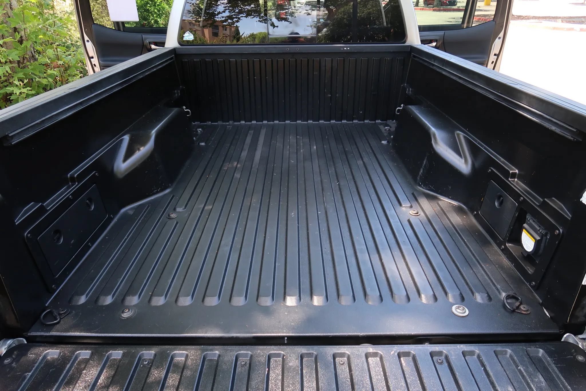Used 2017 Toyota Tacoma TRD Off-Road w/ Tow Package AWD/4WD image 10