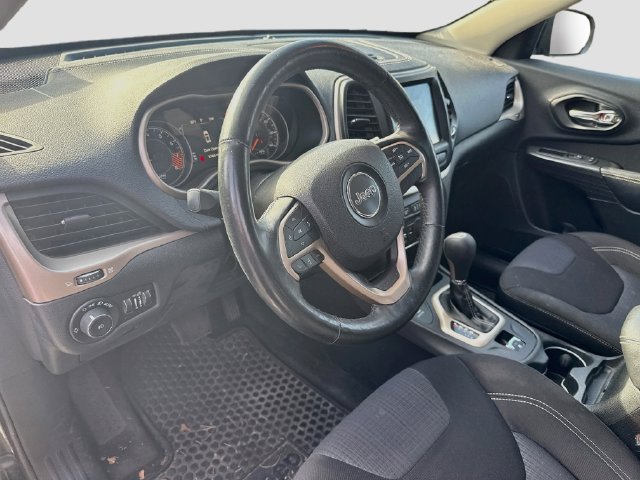 Used 2015 Jeep Cherokee Latitude w/ Cold Weather Group AWD/4WD image 9